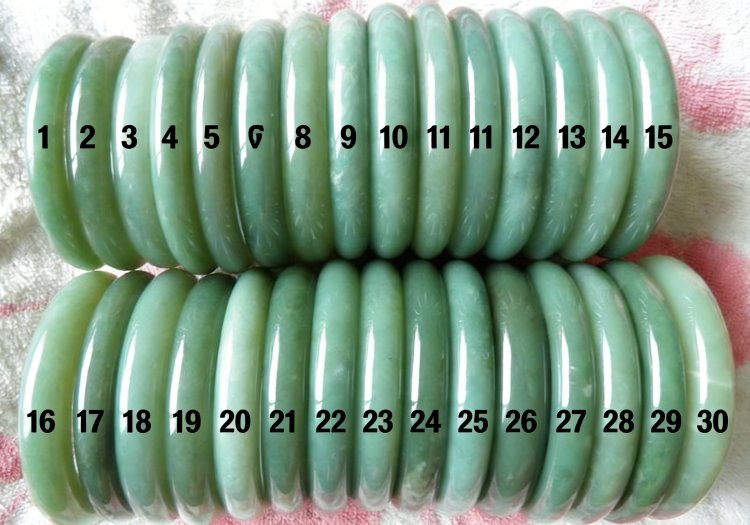 413组和田玉手镯颜色宽度对比图