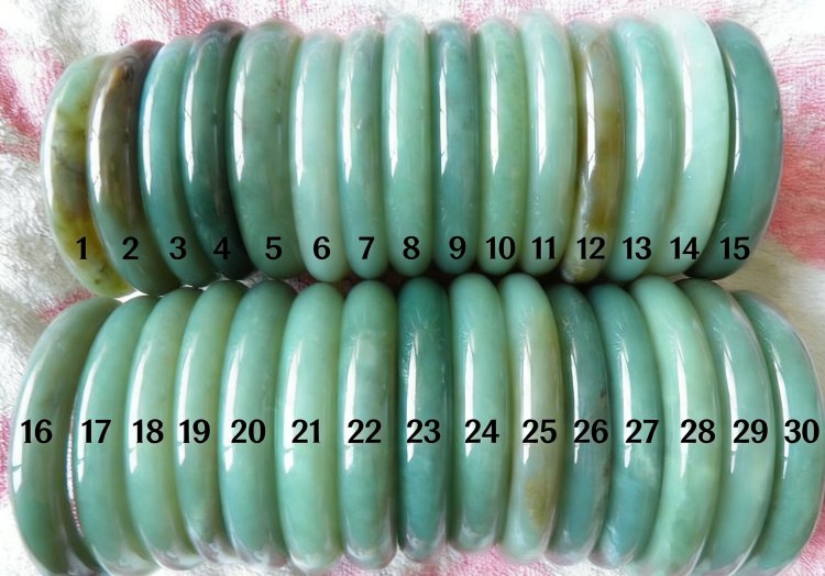 413组和田玉手镯颜色宽度对比图